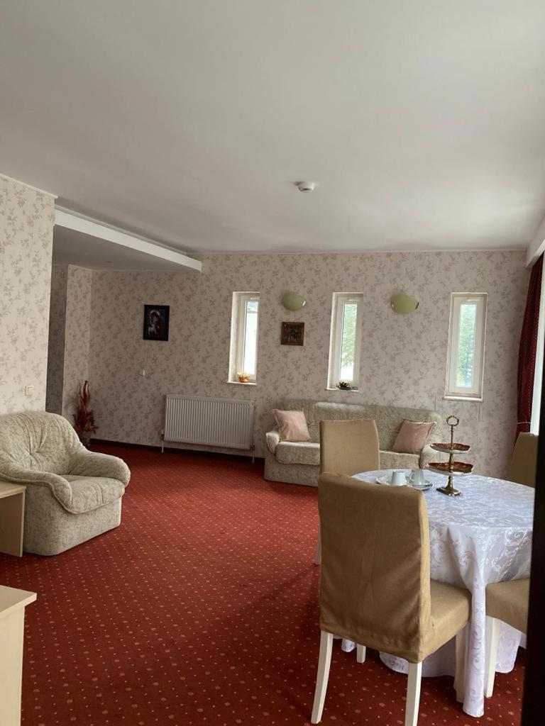 Hotel Miraj - Restaurant & Sauna & Biliard Poiana Brasov Phòng bức ảnh